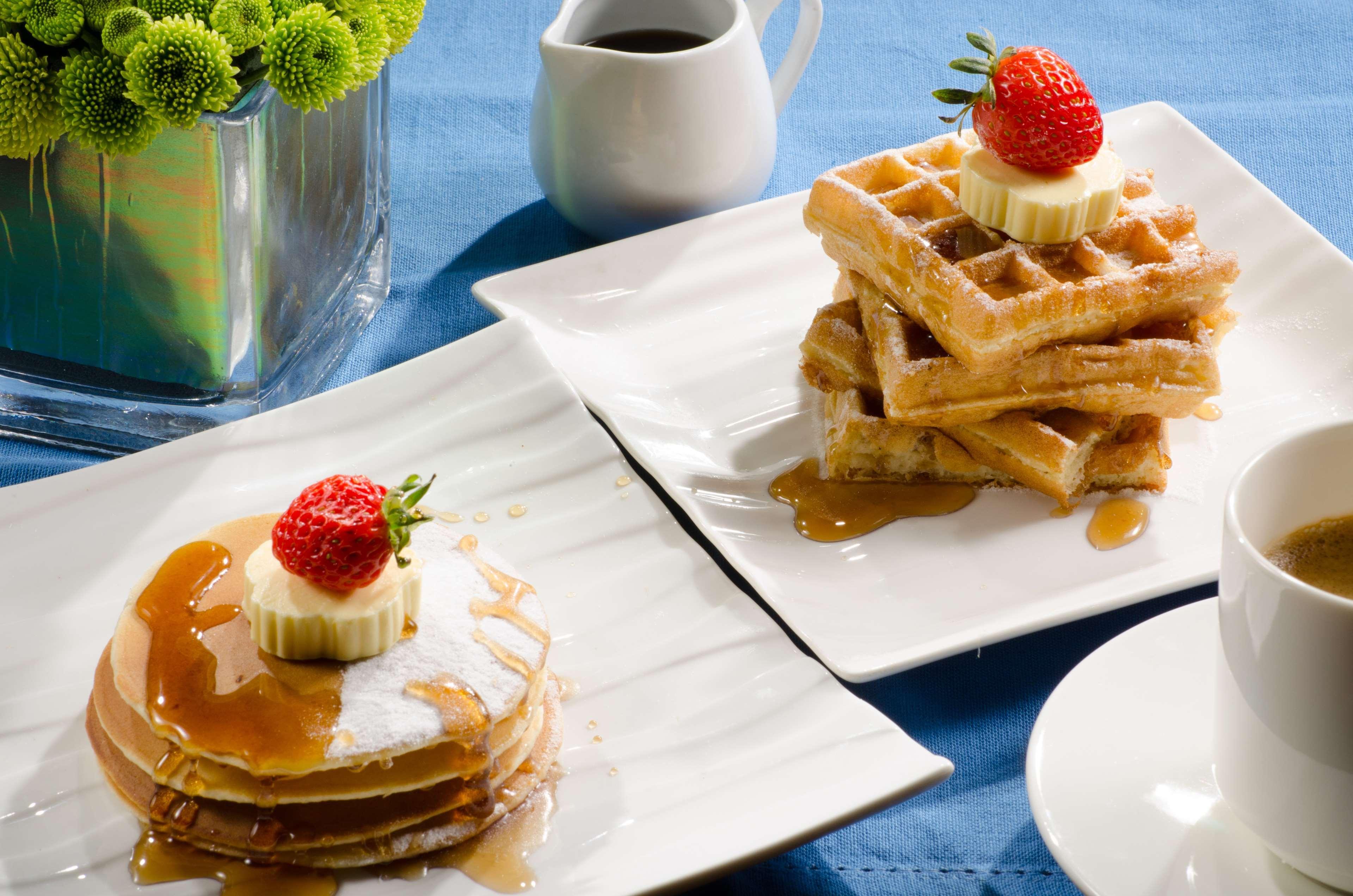 Hyatt Regency Kinabalu Hotell Kota Kinabalu Eksteriør bilde A stack of waffles