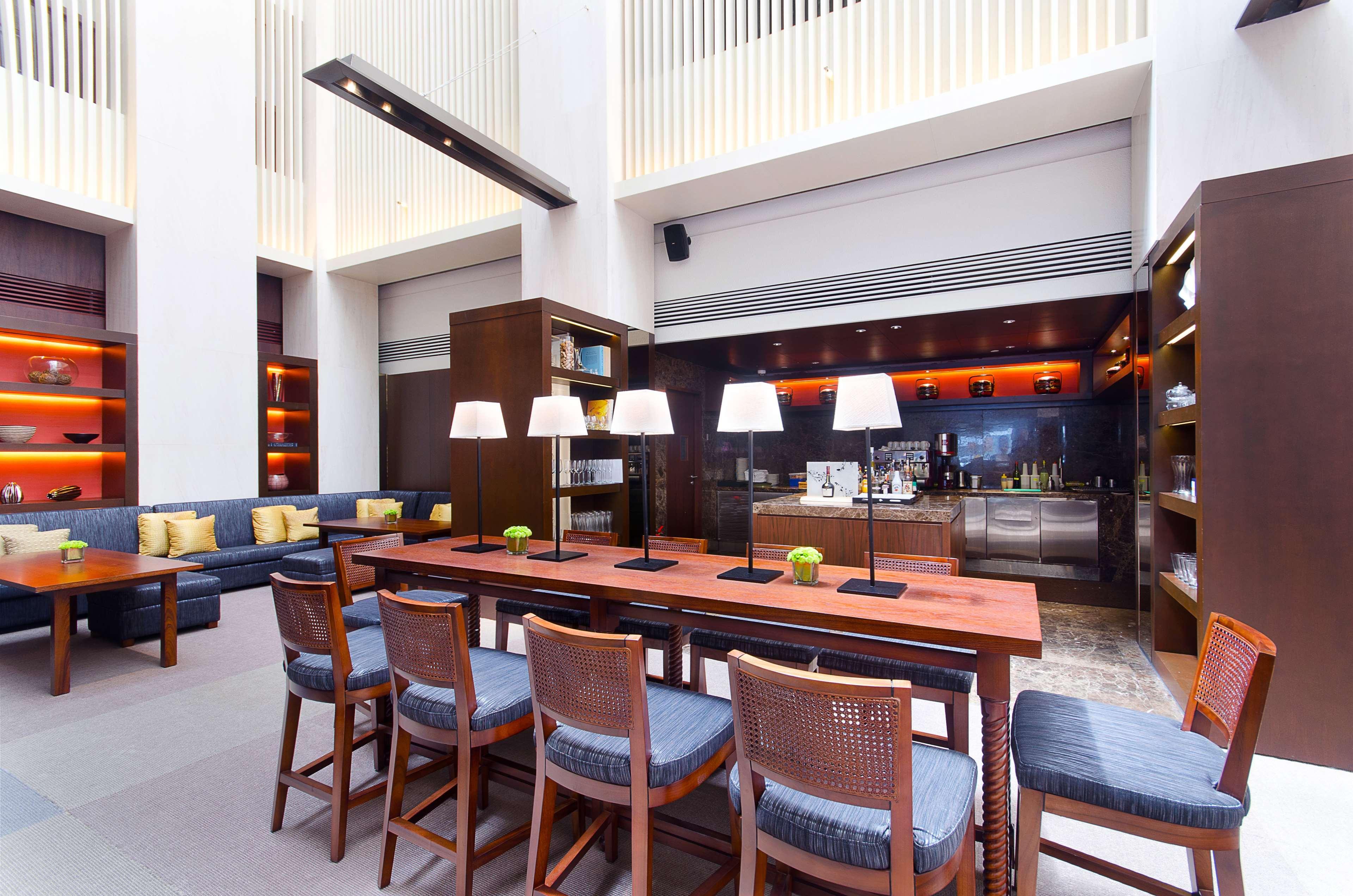 Hyatt Regency Kinabalu Hotell Kota Kinabalu Eksteriør bilde The lounge at the airport